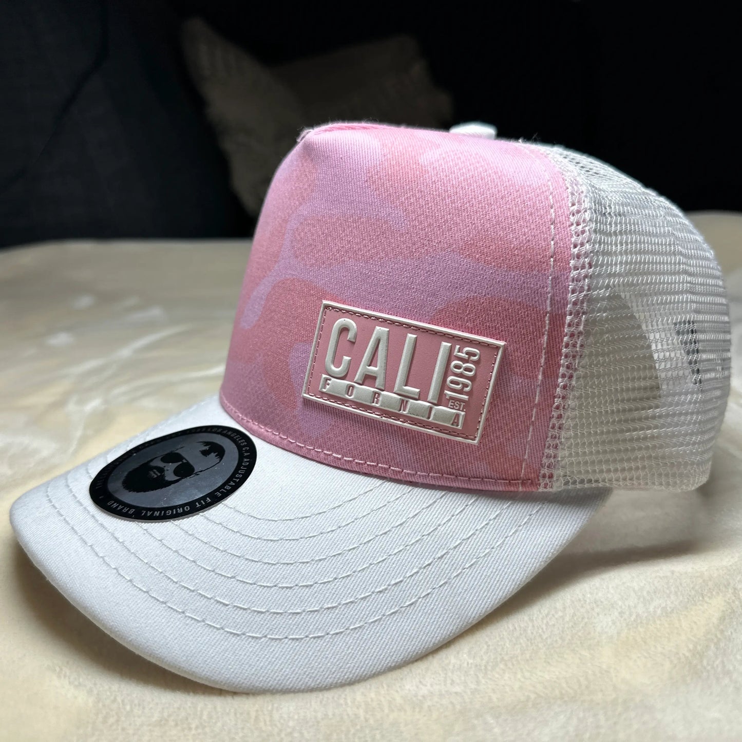 z 🧢 Gorra Cali Camo Pink 1985 – Edición Playa