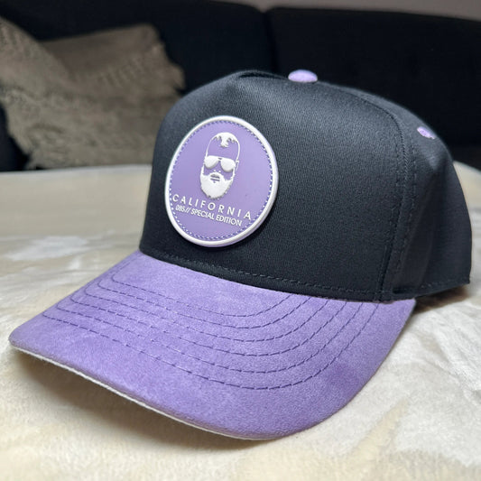 Gorra California C85 – Edición Especial Violeta & Negra | Streetwear Exclusivo