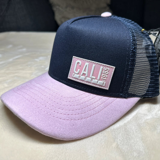 zGorra CALI Rosa Navy – Estilo Urbano con Toque Femenino